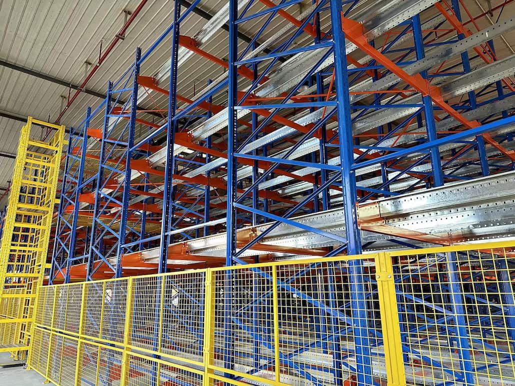 Application of elevator in shelf
