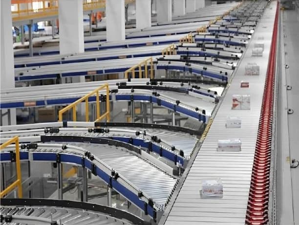 Key components and steps involved in a typical conveyor sorting line