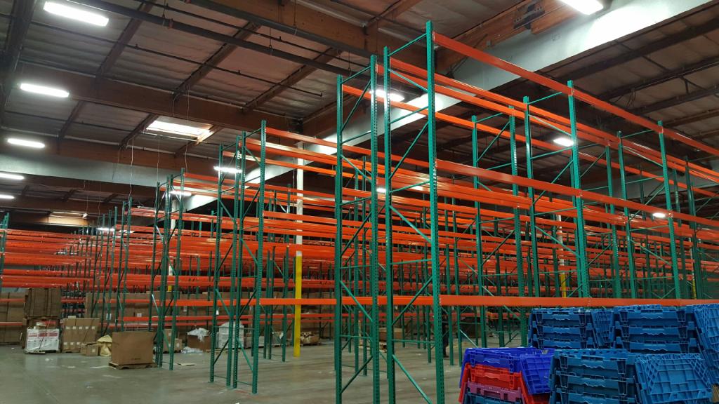What safety standards should I consider when using selective pallet racks?